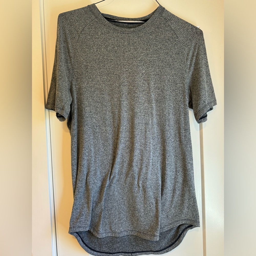 Lululemon Men’s License to Train T - Medium